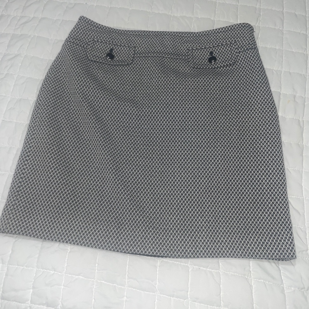 Loft black and white skirt size 2.
